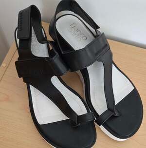 Franco Sarto Black Chasi Toe Ring Wedge Platform Sandals 8M